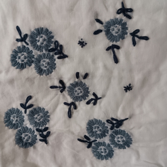 RALPH LAUREN Two Ramie Linen White + Blue Embroidered Flowers Button Pillow Case - Picture 2 of 4